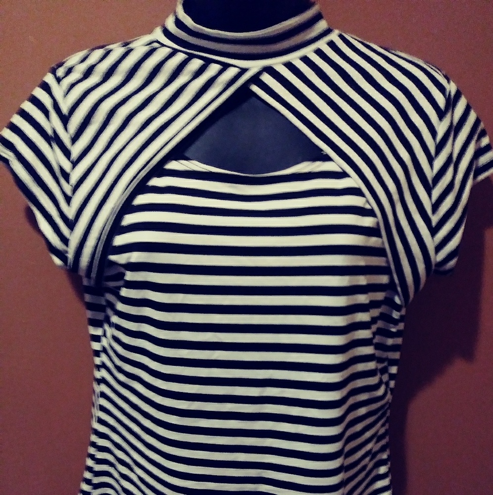 39. TTL Black and White Striped Shirt sz Large